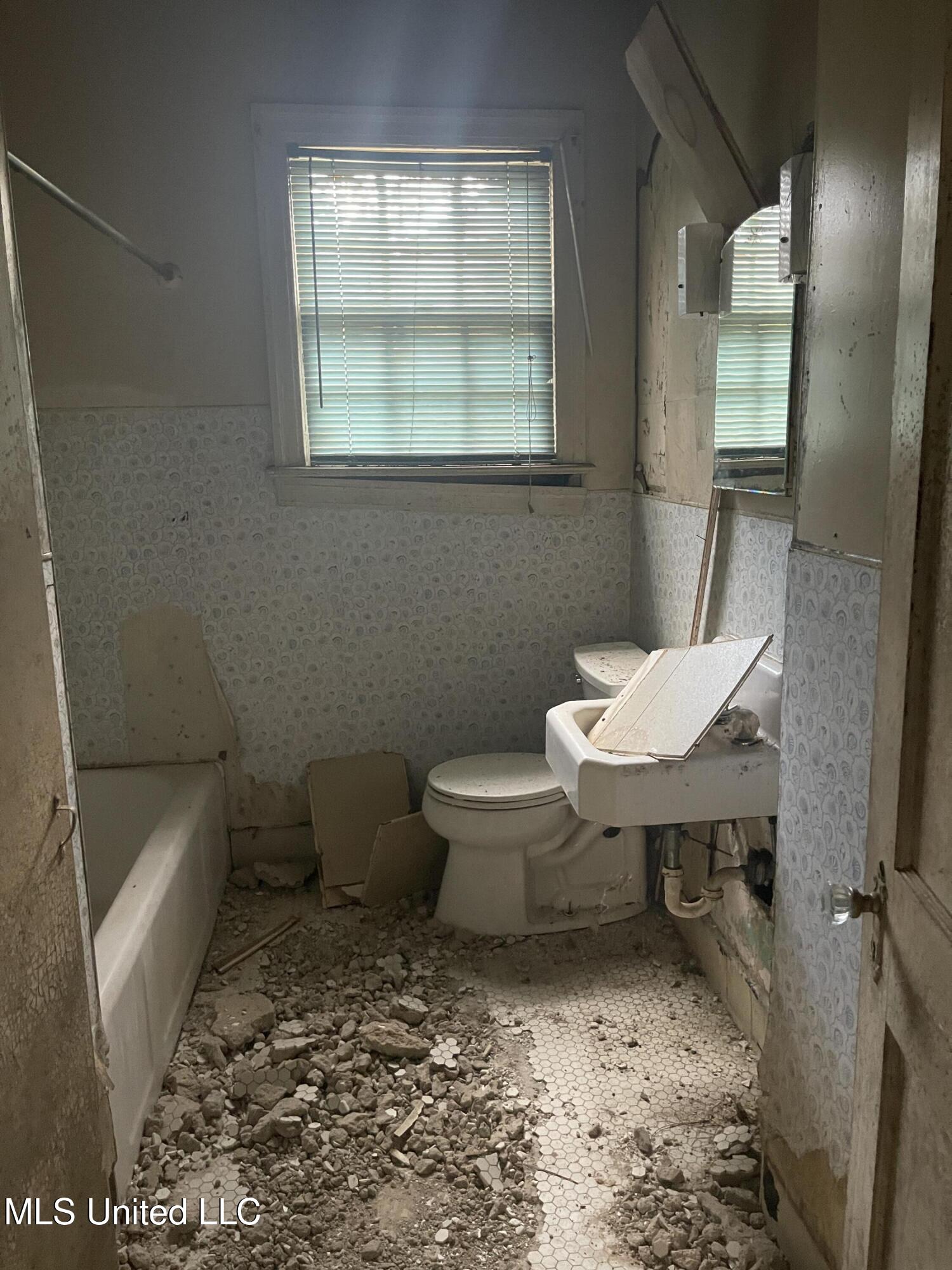 310 Wacaster Street Jackson, MS 39209 - Photo 6 of 11 IMG_1086