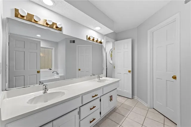 $460,000 | 4102 Northwest 75 Street, Kansas City, MO 64151