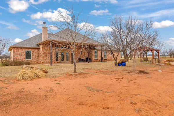 a view of a very nice looking building