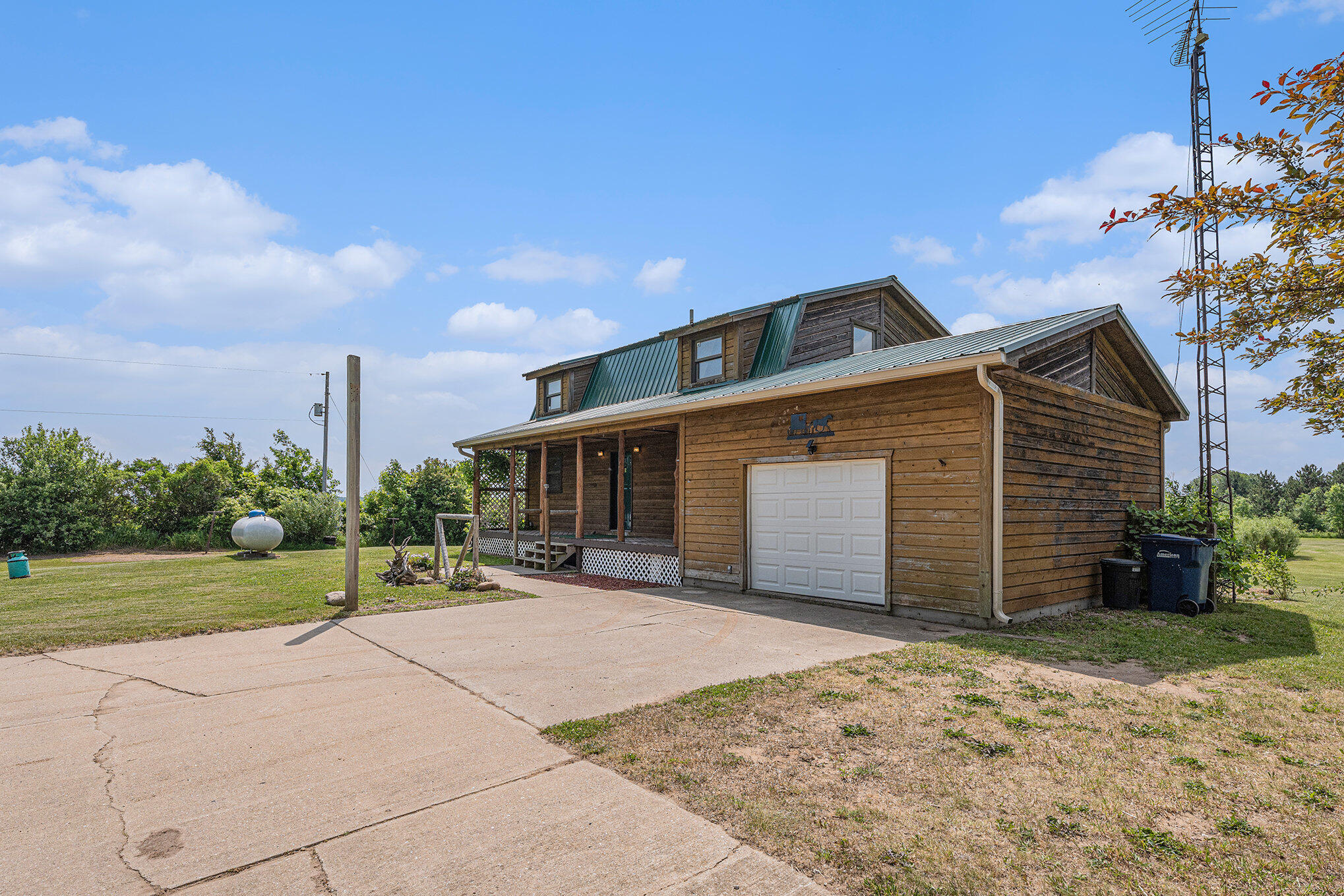 11248 East Mannsiding Road Gladwin, MI 48624 - Photo 3 of 27 003_p1003878_710