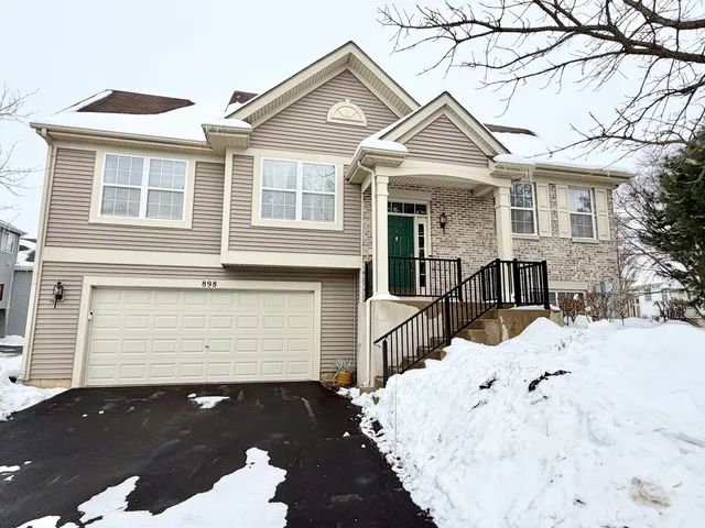 $299,900 | 898 Emerald Drive, Pingree Grove, IL 60140