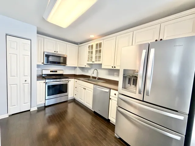 $299,900 | 898 Emerald Drive, Pingree Grove, IL 60140