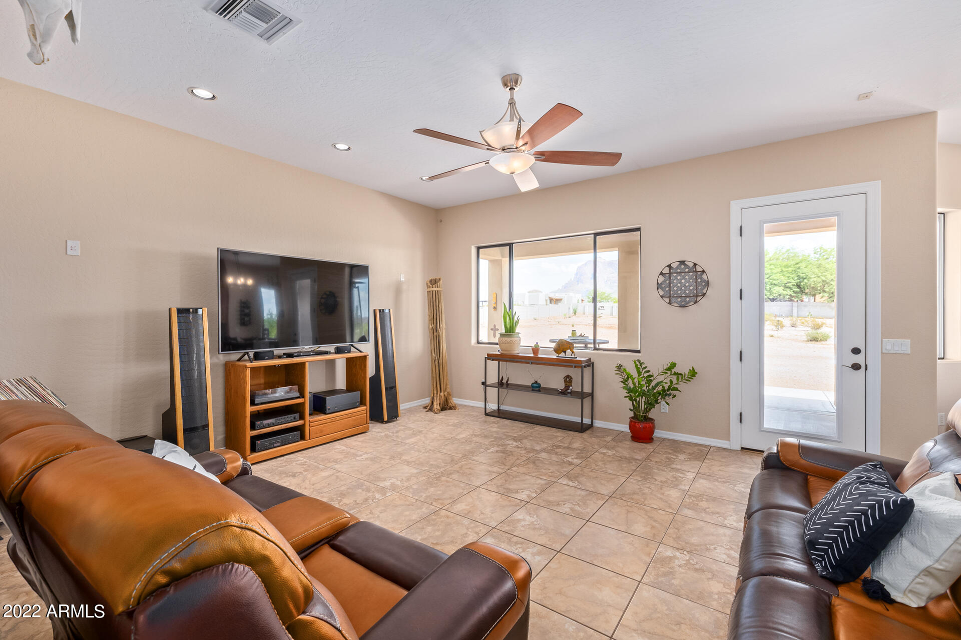 1879 North Hilton Road Apache Junction, AZ 85119 - Photo 22 of 89 15 - Hilton