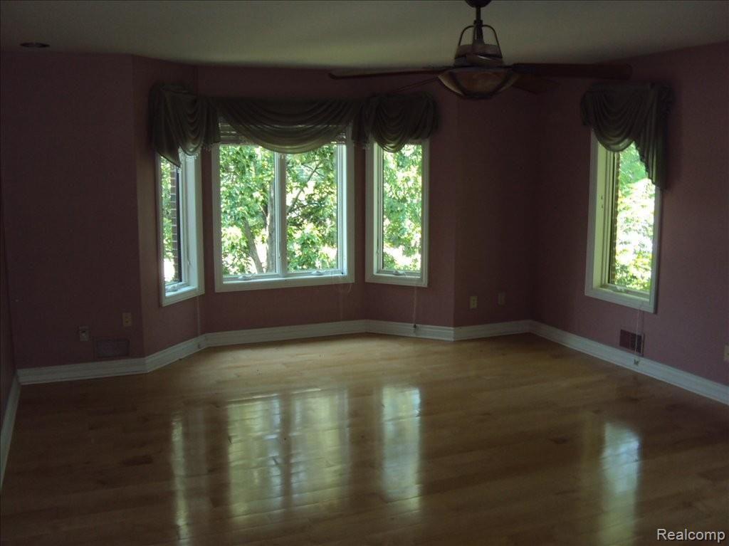 22077 Gudith Road Trenton, MI 48183 - Photo 7 of 24 Great room sizes
