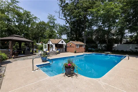 $949,900 | 18 Watch Hill Way, South Kingstown, RI 02879