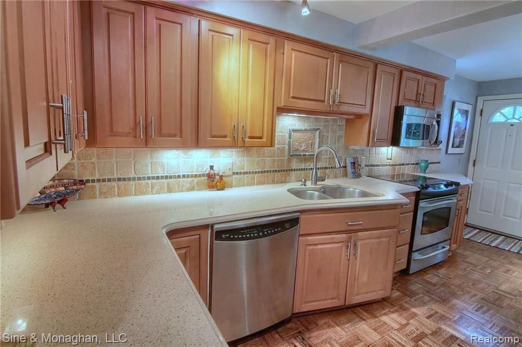904 Pemberton Road Grosse Pointe Park, MI 48230 - Photo 9 of 30