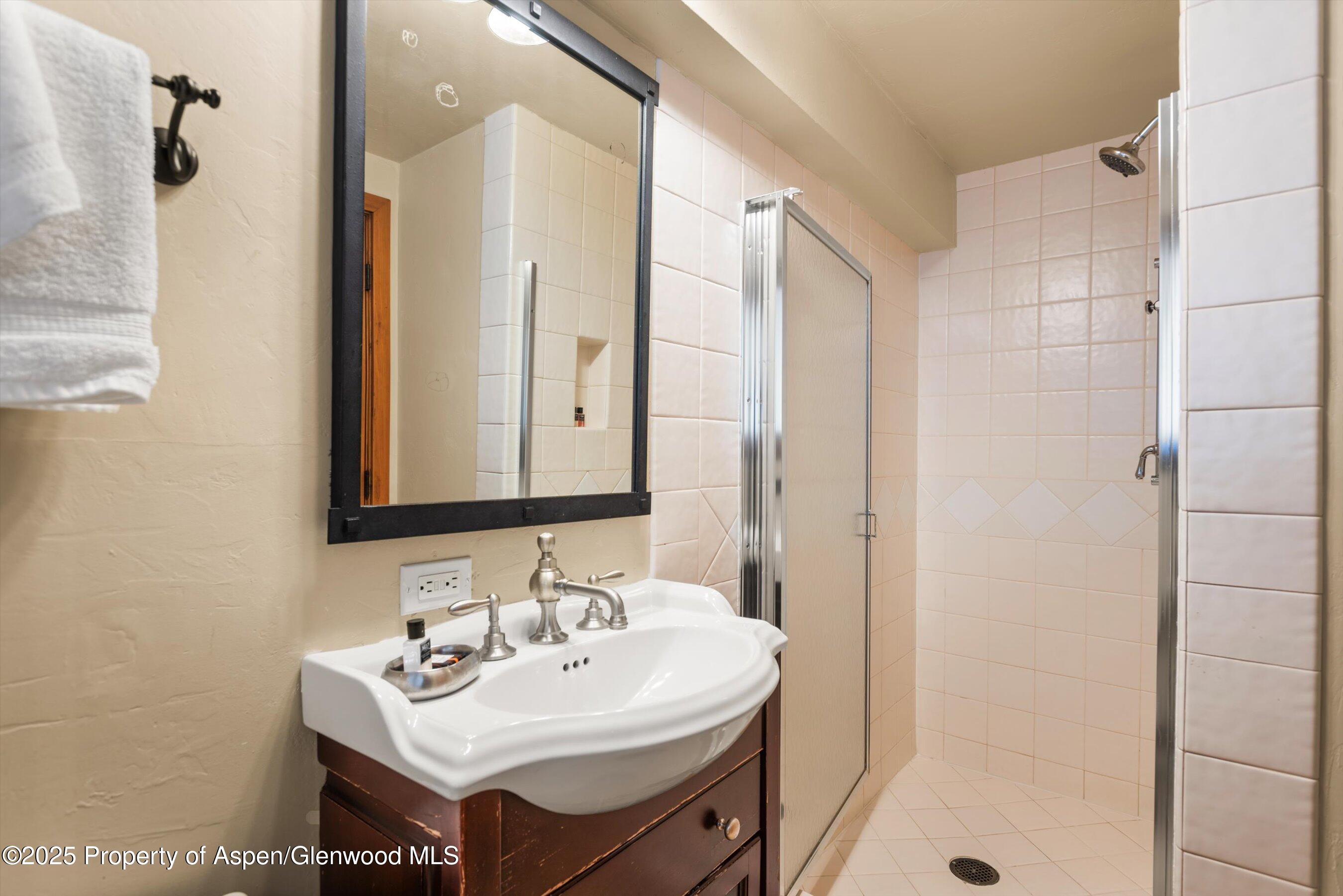 400 Wood Road, Unit 1207 Snowmass Village, CO 81615 - Photo 10 of 32 Crestwood 1207 (10)