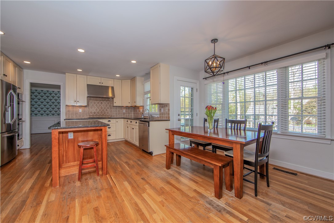 14320 Newgate Road Midlothian, VA 23113 - Photo 8 of 47 Kitchen with large eating area, door to deck