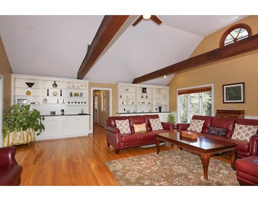 264 Grove Street Wellesley, MA 02482 - Photo 11 of 25 Gallery Image 11