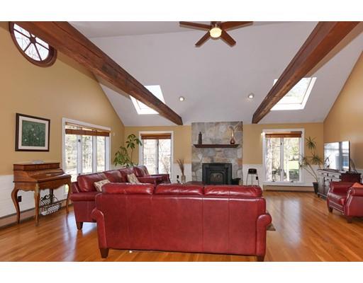 264 Grove Street Wellesley, MA 02482 - Photo 9 of 25 Gallery Image 9