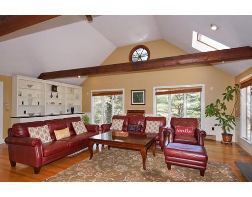 264 Grove Street Wellesley, MA 02482 - Photo 10 of 25 Gallery Image 10
