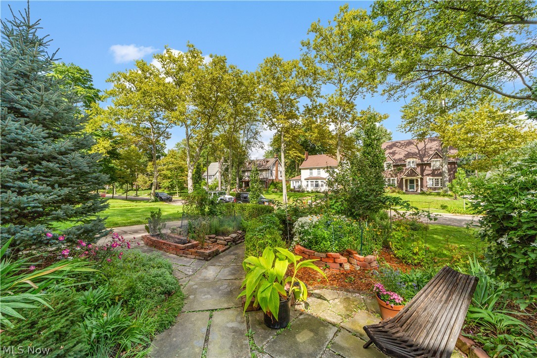 3060 Chadbourne Road Cleveland, OH 44120 - Photo 4 of 34