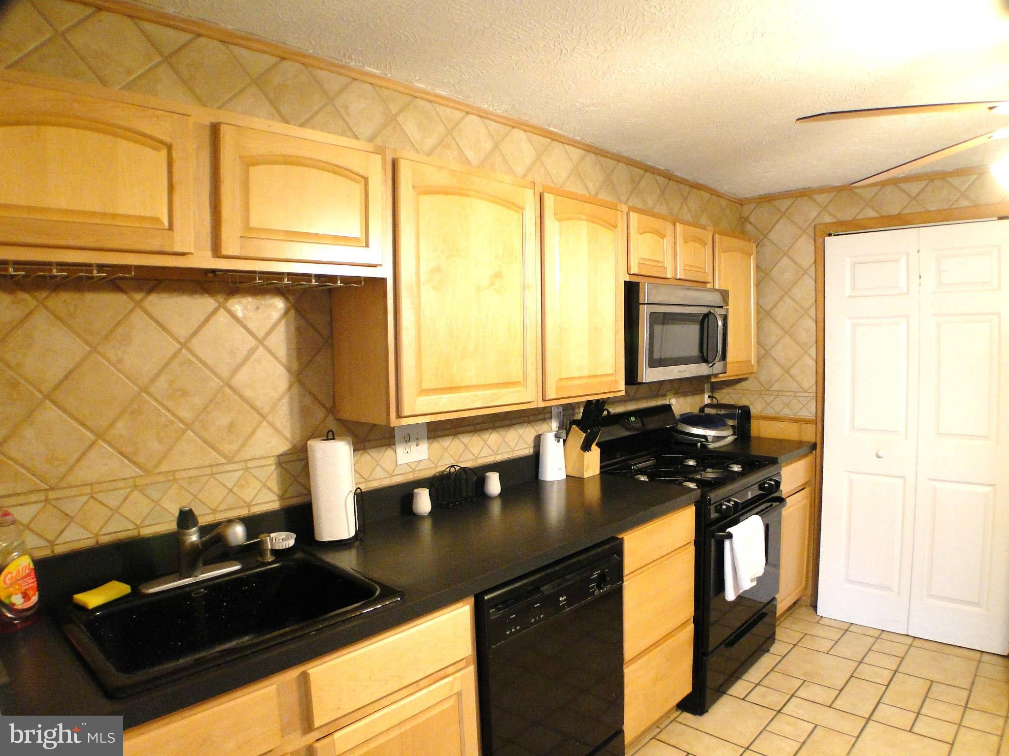 7929 Lansdale Road Baltimore, MD 21224 - Photo 3 of 30 Kitchen