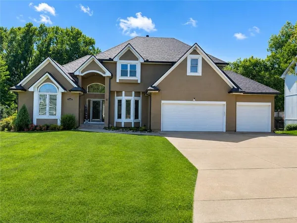 $600,000 | 1308 Southwest Surrey Terrace, Lee's Summit, MO 64081