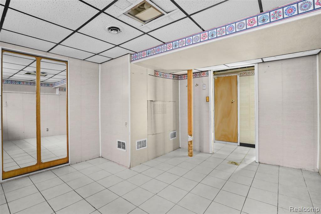5003 Maple Street Dearborn, MI 48126 - Photo 31 of 41