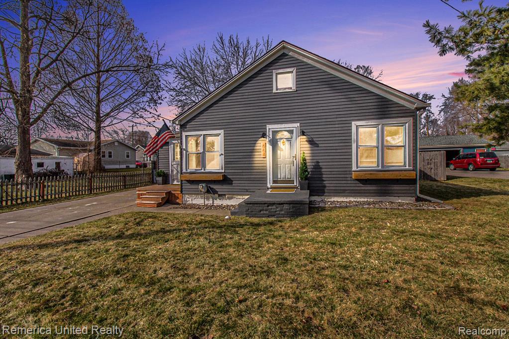 664 West Clinton Street Howell, MI 48843 - Photo 3 of 18
