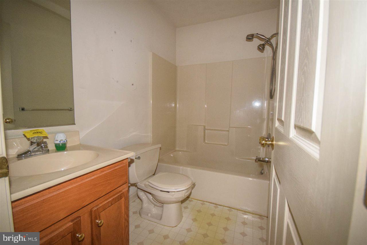 4085 Board Road Manchester, PA 17345 - Photo 17 of 24 Gallery Image 17