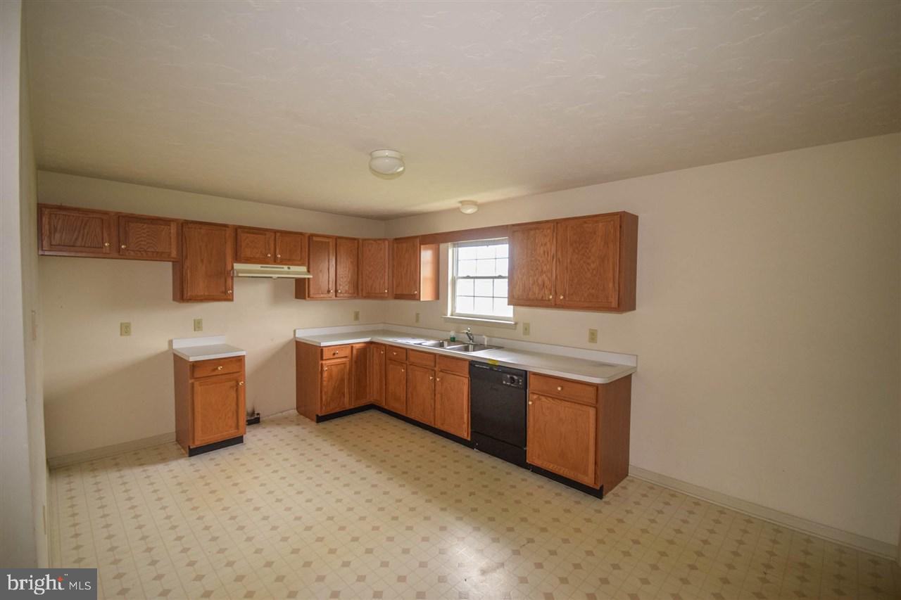 4085 Board Road Manchester, PA 17345 - Photo 6 of 24 Gallery Image 6