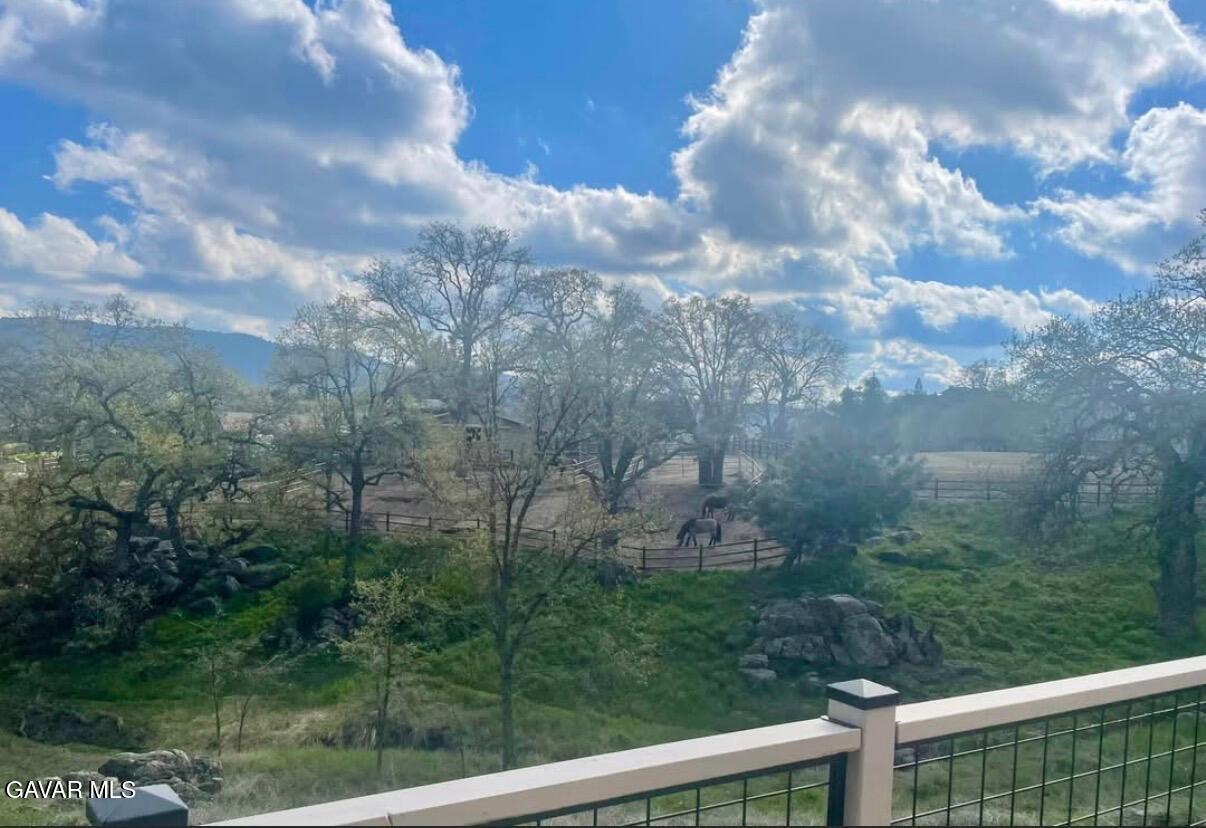 27200 Bear Valley Road Tehachapi, CA 93561 - Photo 41 of 48 a view of a yard