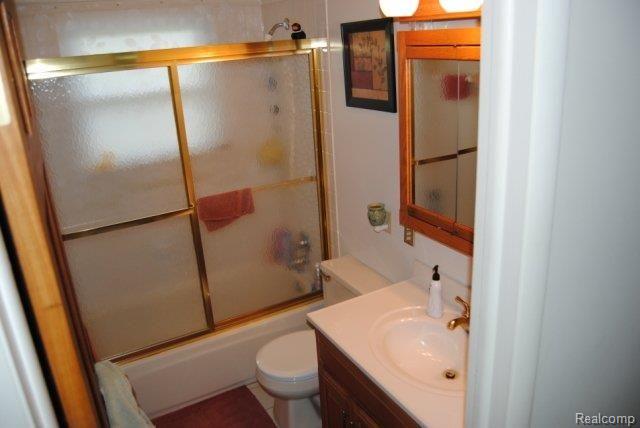 2550 Fish Lake Road Lapeer, MI 48446 - Photo 5 of 15 Bathroom 2550 Fish Lk Rd Lapeer