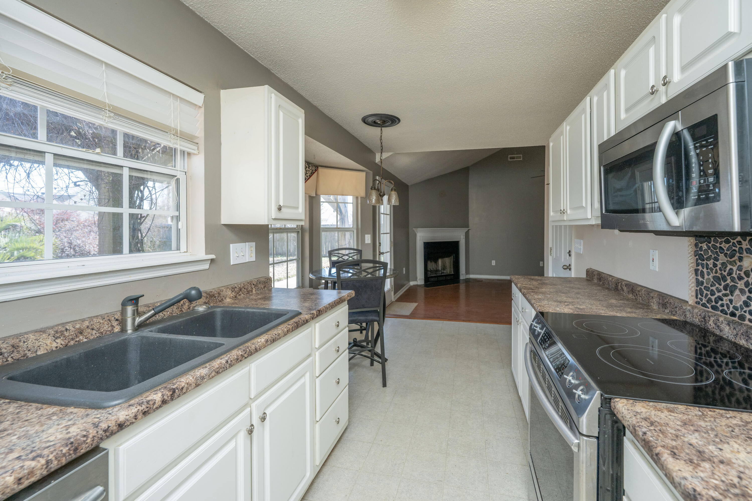 8396 Waltham Road North Charleston, SC 29406 - Photo 11 of 30 8396WalthamRd012