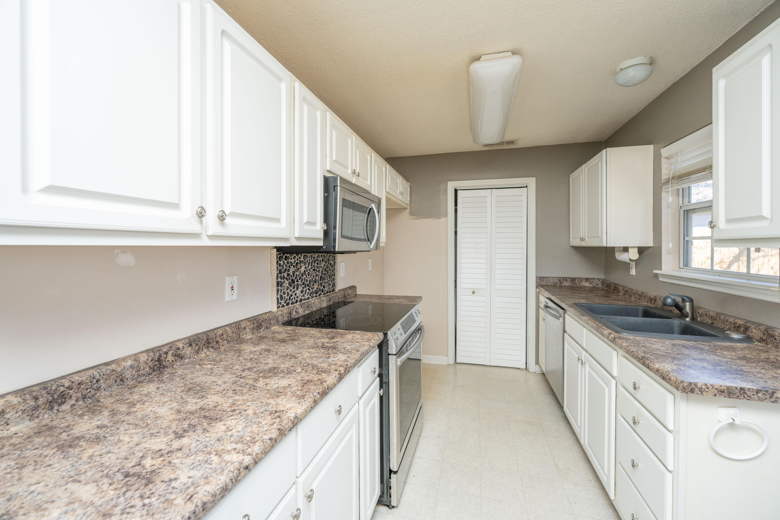 8396 Waltham Road North Charleston, SC 29406 - Photo 10 of 30 8396WalthamRd011