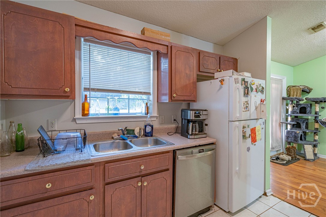 202 Stag Road Springfield, GA 31329 - Photo 11 of 27 Kitchen