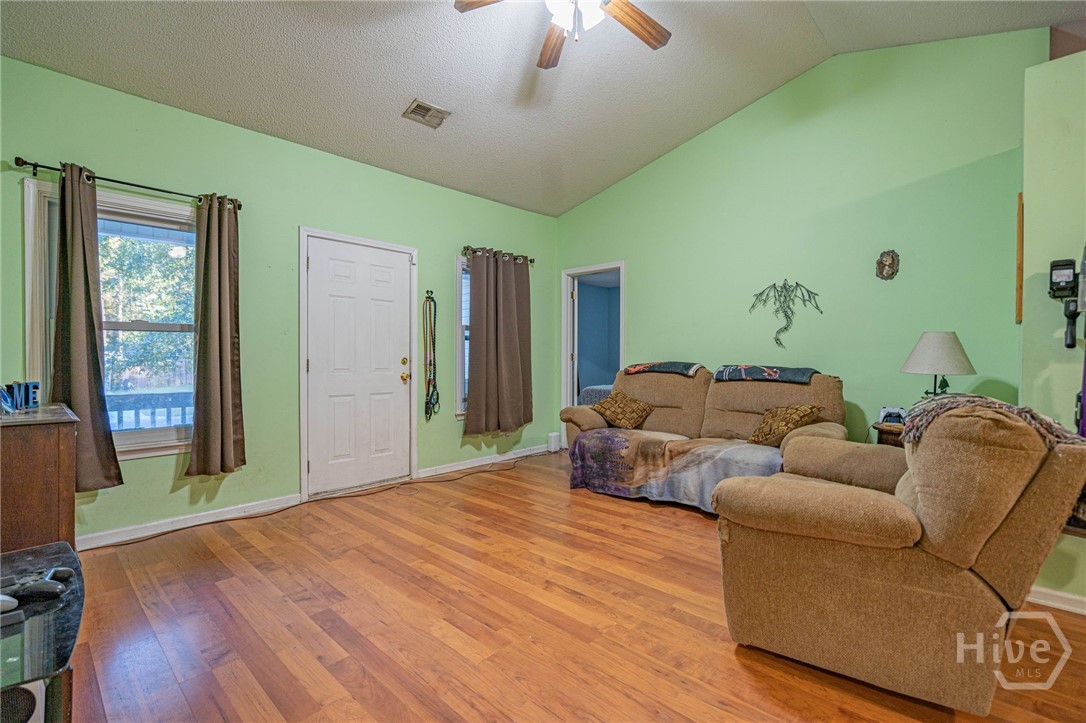 202 Stag Road Springfield, GA 31329 - Photo 5 of 27 Living Room