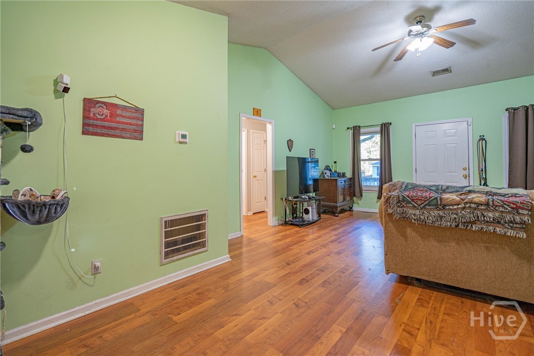 202 Stag Road Springfield, GA 31329 - Photo 8 of 27 Living Room facing Front Door