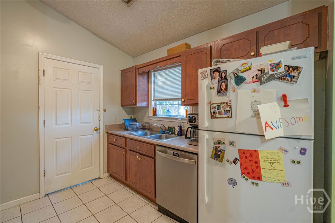 202 Stag Road Springfield, GA 31329 - Photo 10 of 27 Kitchen
