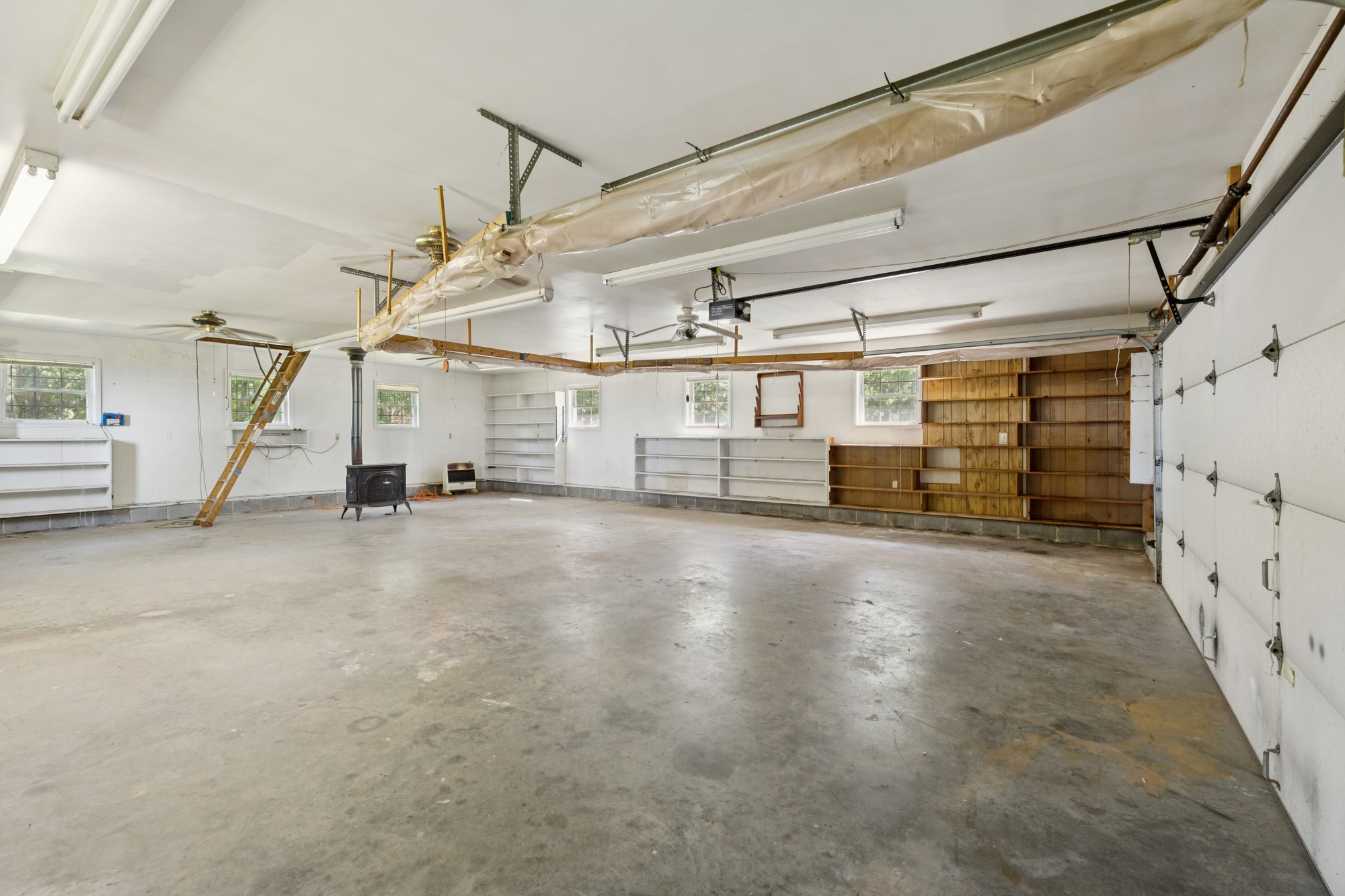 7365 Rowe Gap Road Belvidere, TN 37306 - Photo 44 of 78 a view of a garage