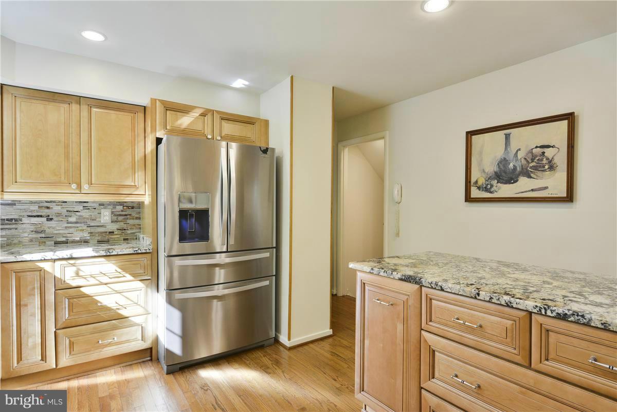 2507 Soapstone Drive Reston, VA 20191 - Photo 8 of 30 Eat-in Kitchen with SS Appliances