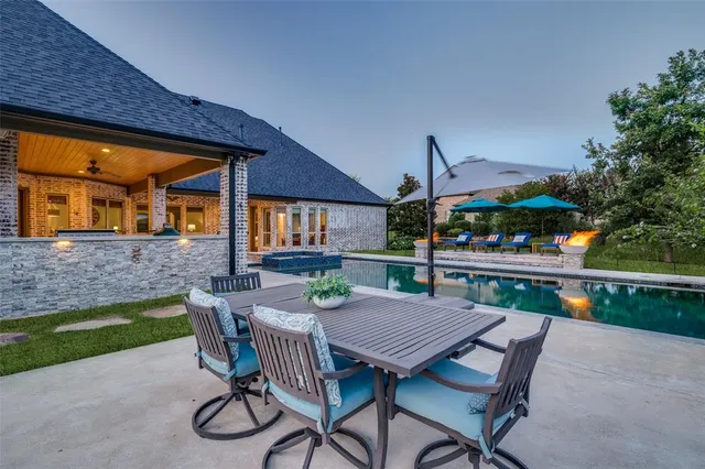 a table and chairs in front of a house