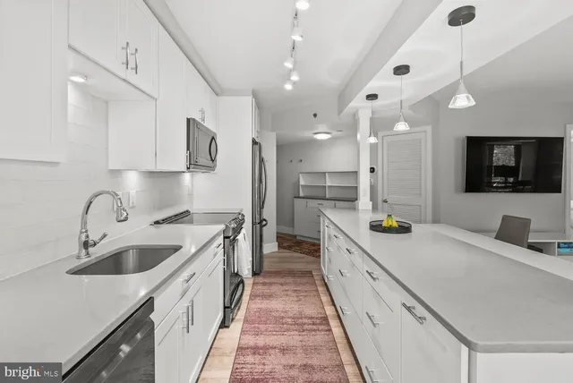 $714,900 | 1401 17th Street Northwest, Unit 302, Washington, DC 20036