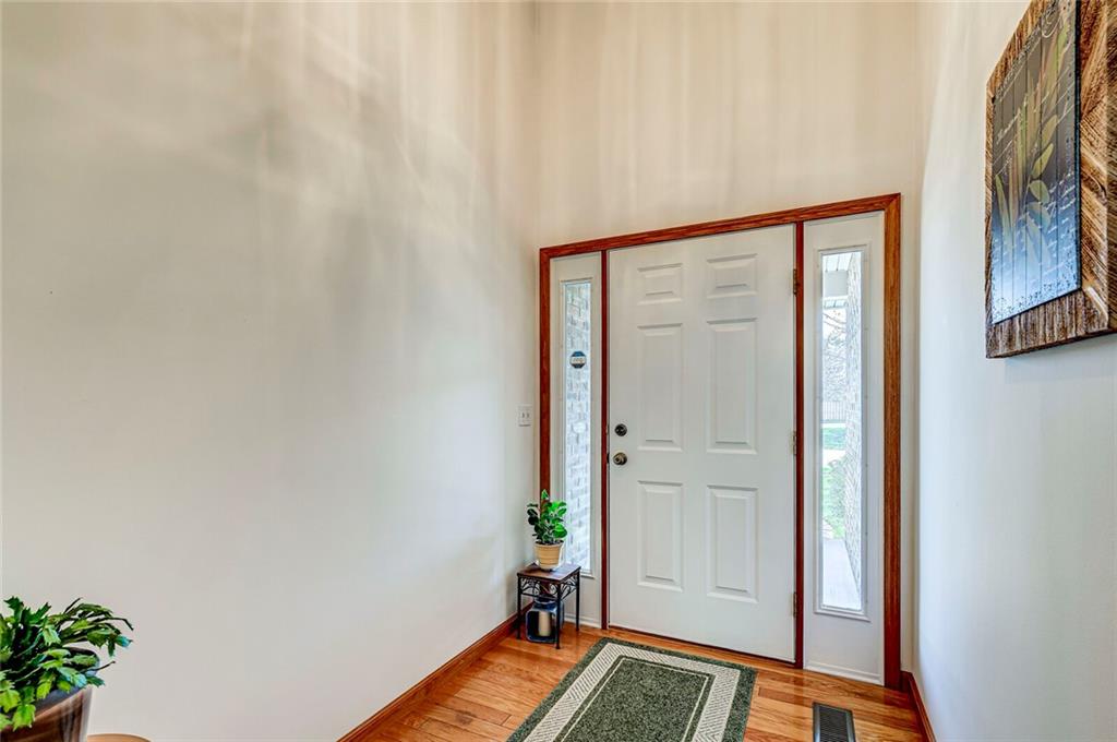 2272 Reston Lane Columbus, IN 47203 - Photo 5 of 27 Gallery Image 5