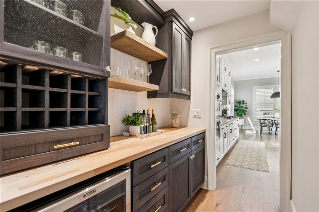 7345 Samples Field Road Cumming, GA 30040 - Photo 9 of 29 a living room with furniture