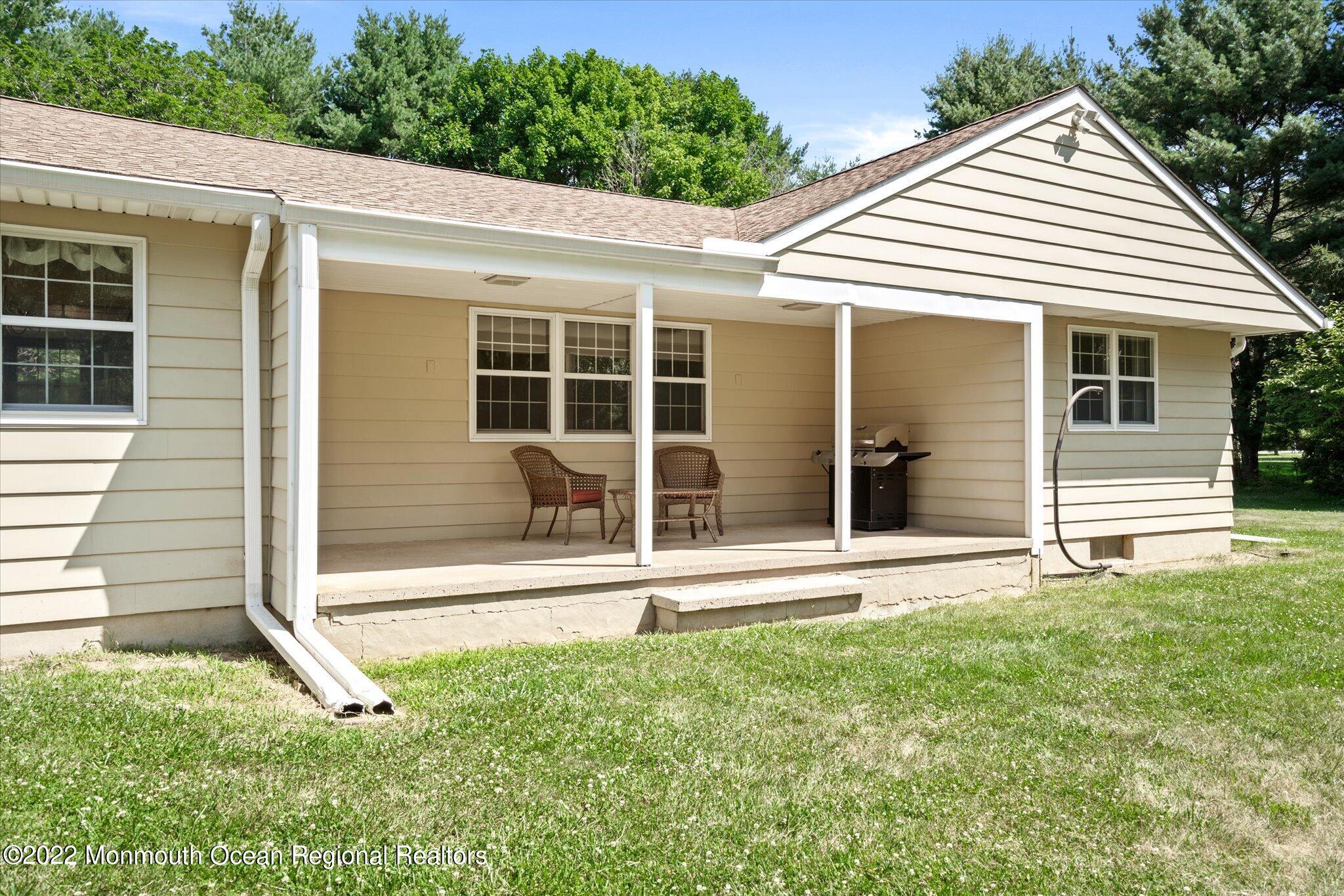 143 Davis Station Road Cream Ridge, NJ 08514 - Photo 21 of 25 Exterior back