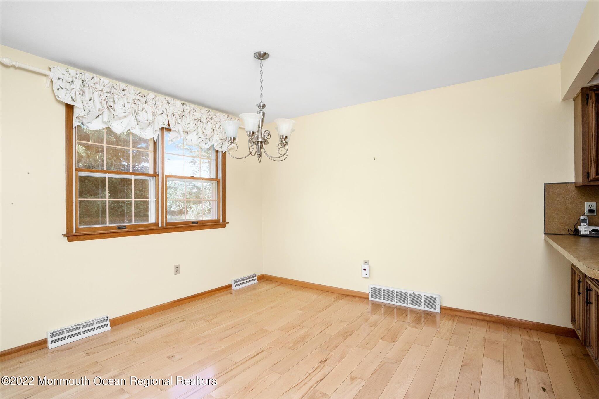 143 Davis Station Road Cream Ridge, NJ 08514 - Photo 6 of 25 Dining