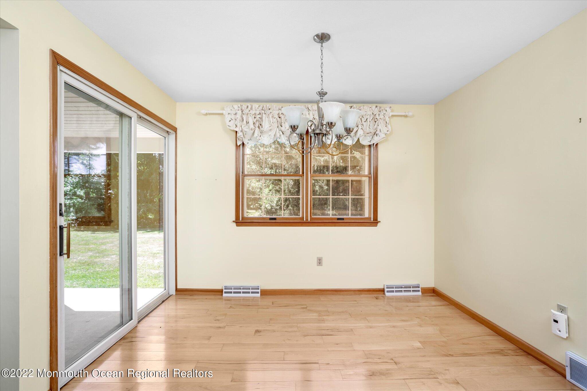 143 Davis Station Road Cream Ridge, NJ 08514 - Photo 7 of 25 Dining