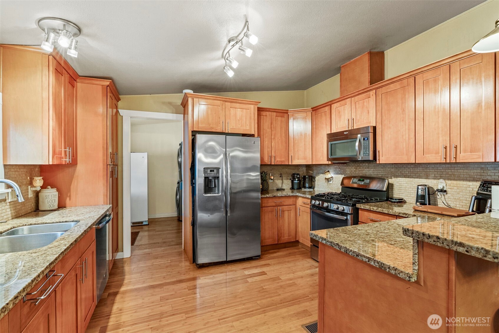 19008 Prairie Street Southwest Rochester, WA 98579 - Photo 4 of 31