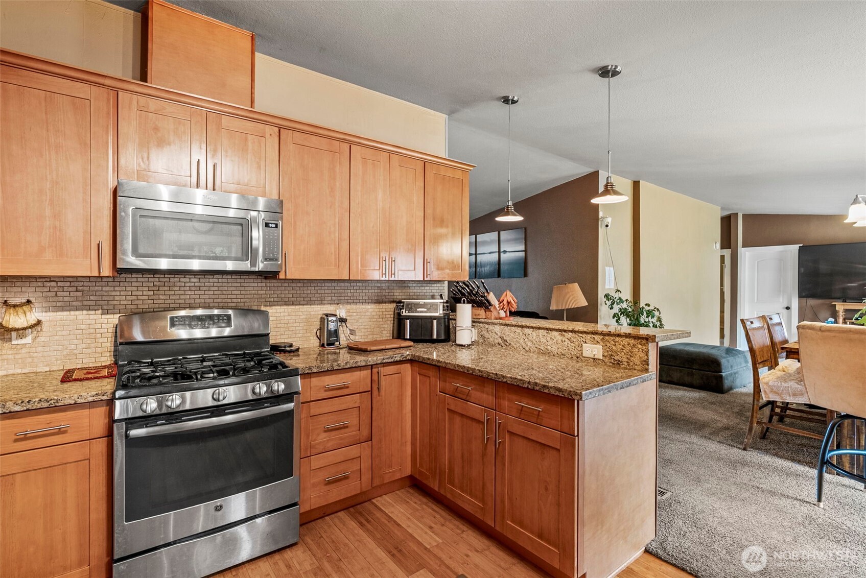 19008 Prairie Street Southwest Rochester, WA 98579 - Photo 5 of 31