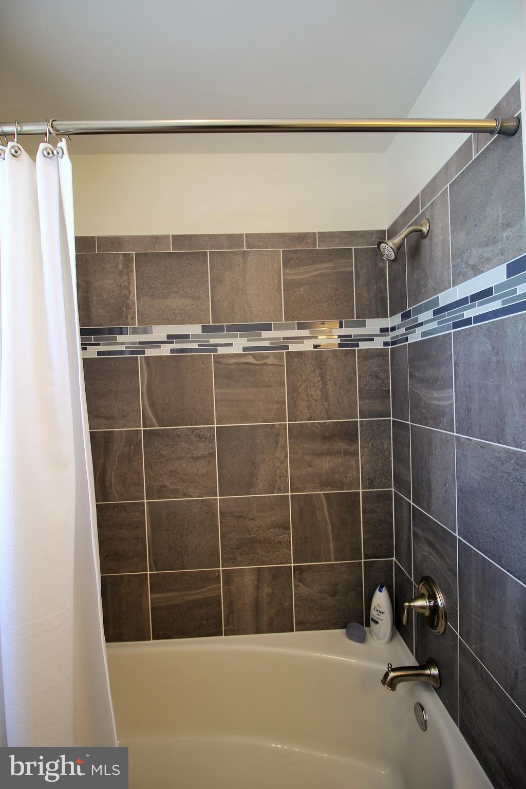 10901 Liberty Road Frederick, MD 21701 - Photo 21 of 38 Top notch tile surround