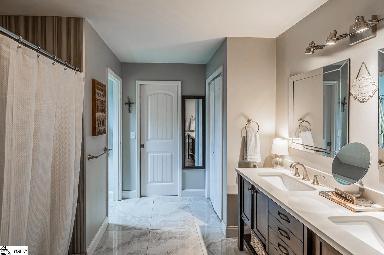 301 Devenger Road Greer, SC 29650 - Photo 15 of 32