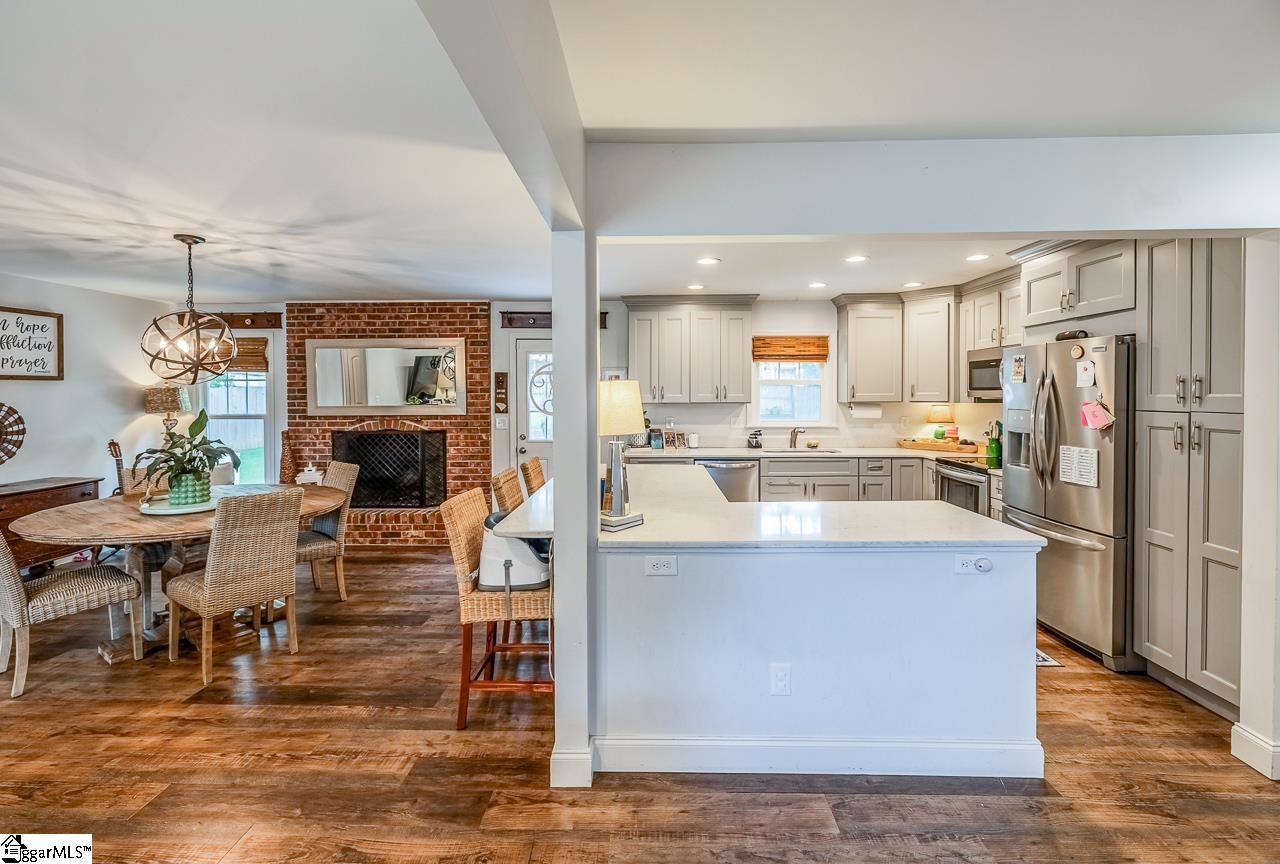 301 Devenger Road Greer, SC 29650 - Photo 4 of 32