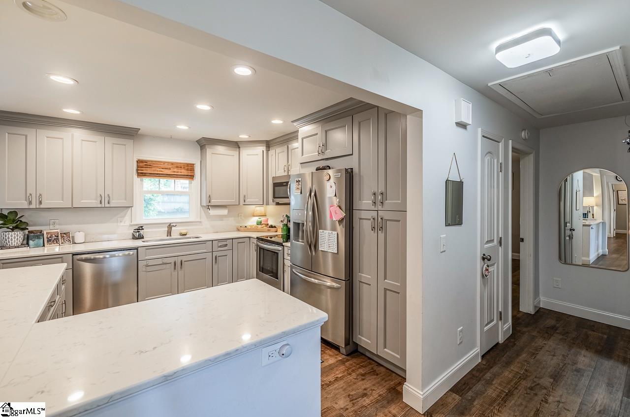 301 Devenger Road Greer, SC 29650 - Photo 5 of 32