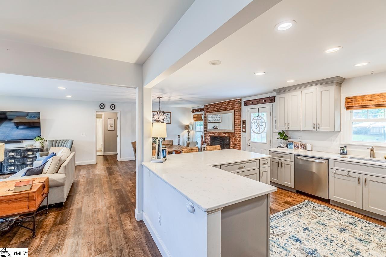 301 Devenger Road Greer, SC 29650 - Photo 6 of 32