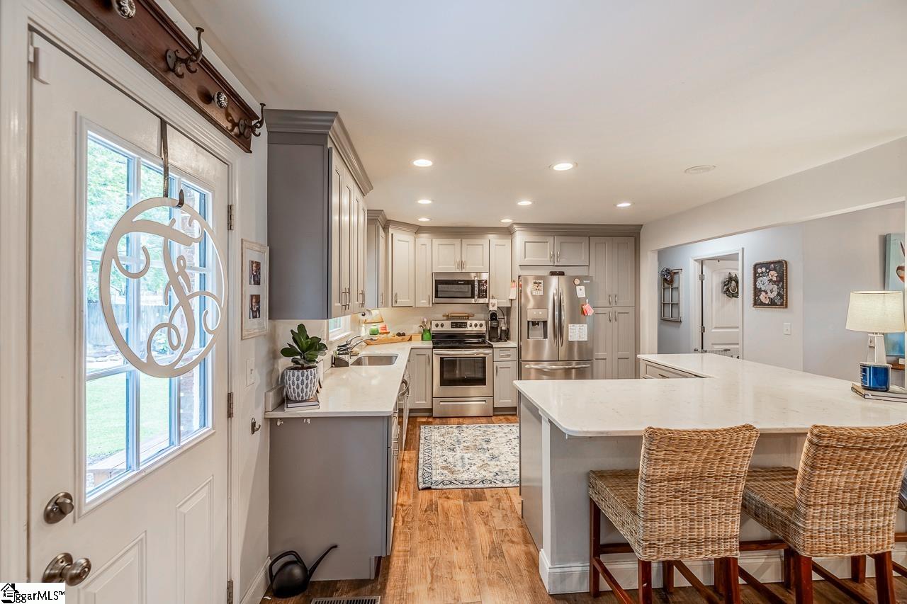 301 Devenger Road Greer, SC 29650 - Photo 7 of 32