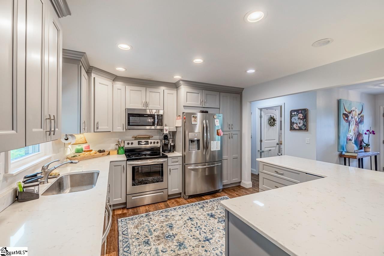 301 Devenger Road Greer, SC 29650 - Photo 8 of 32