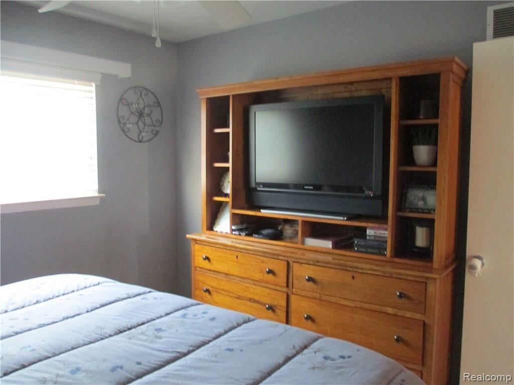 34648 Devonshire Road New Baltimore, MI 48047 - Photo 16 of 29 IMG_1881.JPG