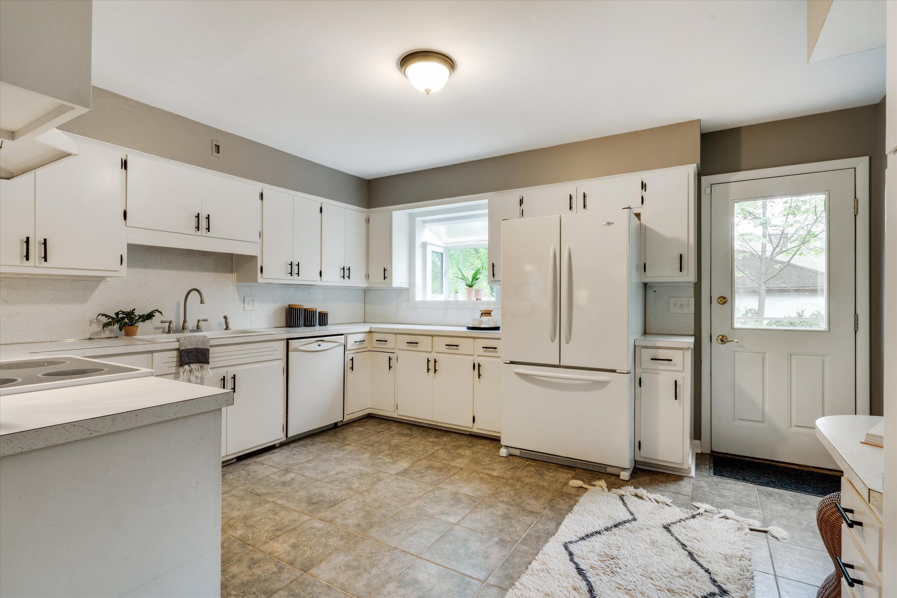 2485 Middlesex Road Columbus, OH 43220 - Photo 12 of 39 Kitchen